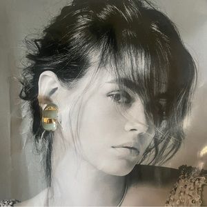 14kt gold plated and green gemstone wheel earrings Huggies clip on vinta…